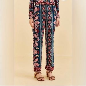 Farm Rio Cargo pants. gorgeous teal seashell tapestry pants. Medium. NWT